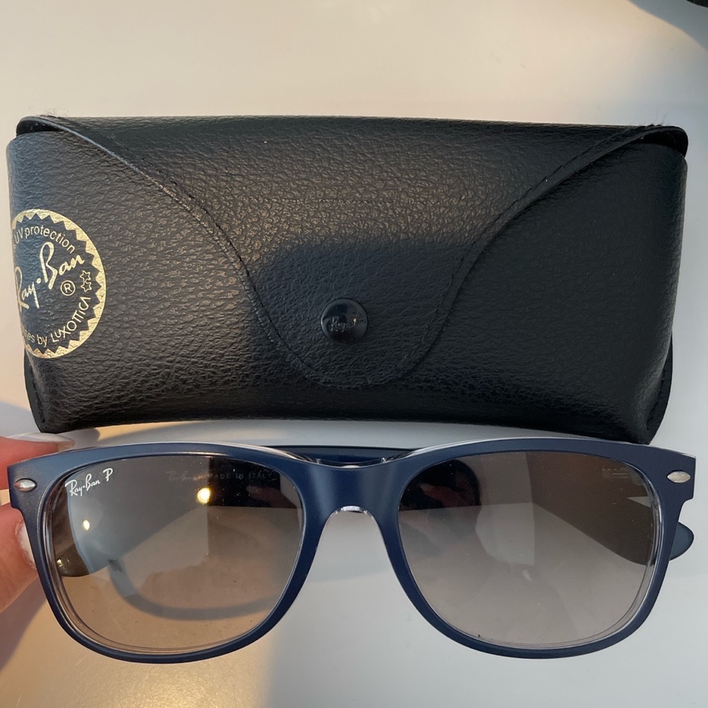 Navy Polarized Ray-Ban Sunglasses